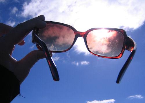 Γυαλιά Ηλίου...Απαραίτητα ακόμα και με συννεφιά!