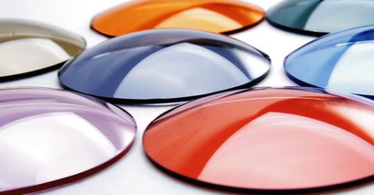 Ποιά είναι η σωστή επιλογή για το χρώμα των φακών στα γυαλιά ηλίου; Είναι κάποιο χρώμα πιο απορροφητικό απο κάποιο άλλο;